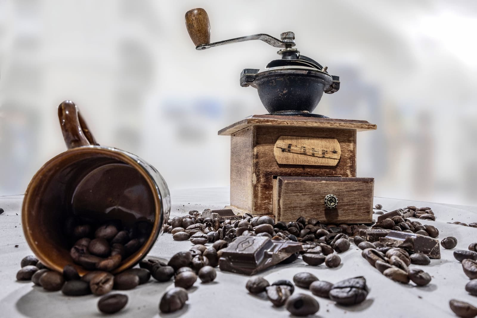 Burr vs blade grinder: the difference that decides your cup