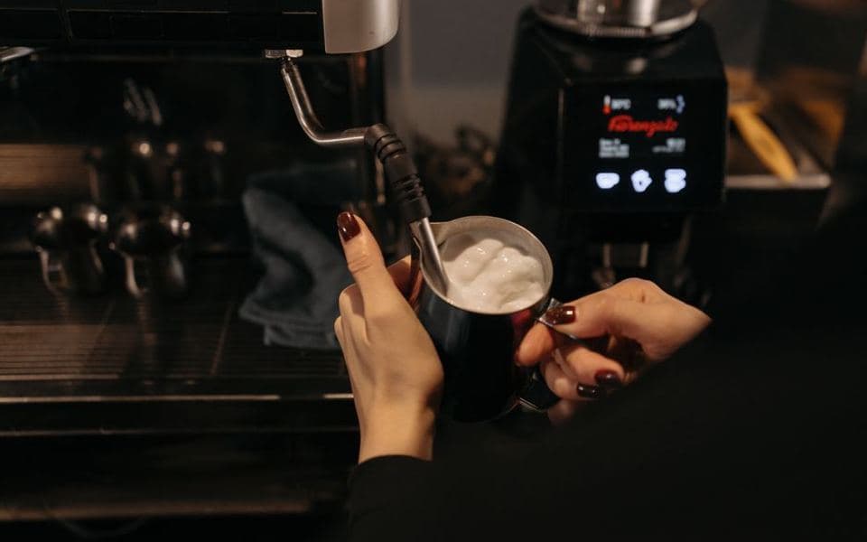 How to froth milk at home
